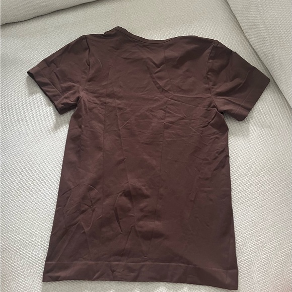 Skims Cocoa Soft Smoothing Seamless T-shirt (size S) - Picture 4 of 5